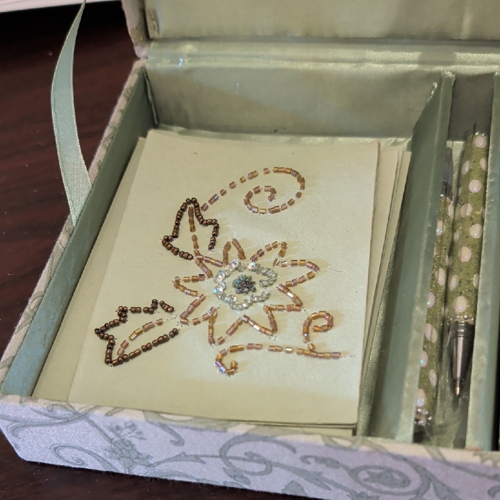Elegant Floral Embroidered Stationary Box - Picture 6 of 8